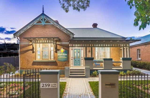 Blue Door Apartment #2 | Spacious CBD Apartment