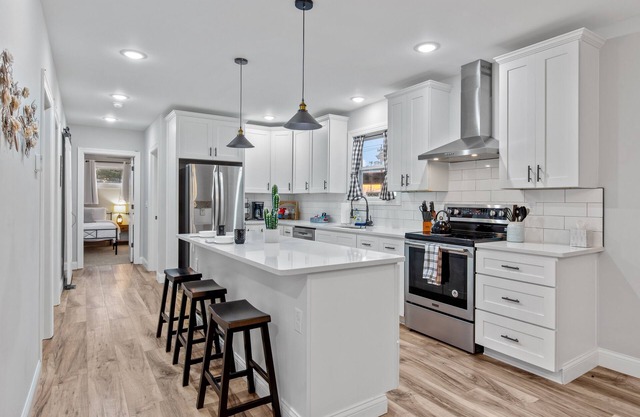 4456: Blue Door Bungalow by JZ Vacation Rentals
