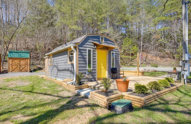 'Blue Dream' Cabin in Rising Fawn w/ Fire Pit!