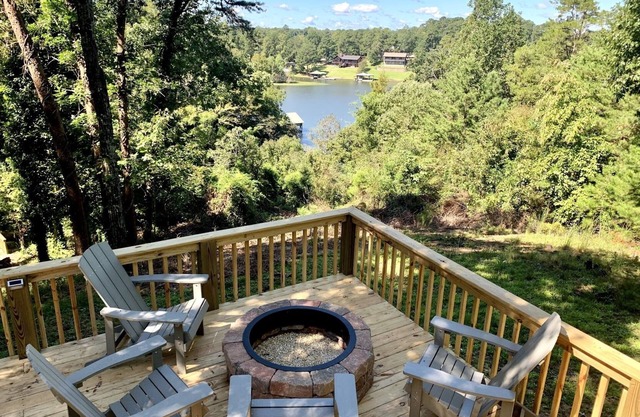 Blue Haven Lake House - Stay on Lake Tuscaloosa! Book for football!