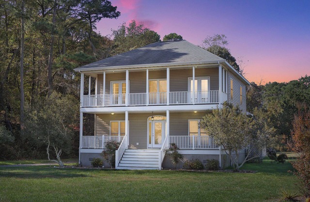 Ce fabuleux charmeur côtier de 4 chambres est à seulement quelques minutes de l'île de Chincoteague, foyer du