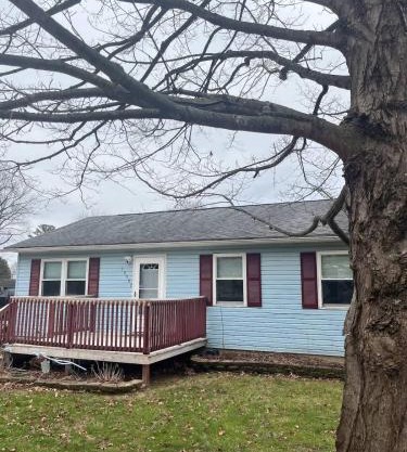 Blue Heron Cottage with Game Room, Deck & Hot Tub