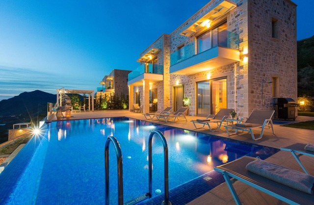 Blue Levanda, luxe, vue mer et coucher de soleil, piscine à débordement