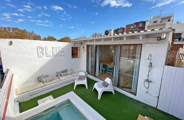 Maison bleue. Maison avec piscine privée. Sur la plage
