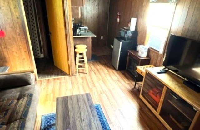 Blue Lagoon - Cabins in Hocking