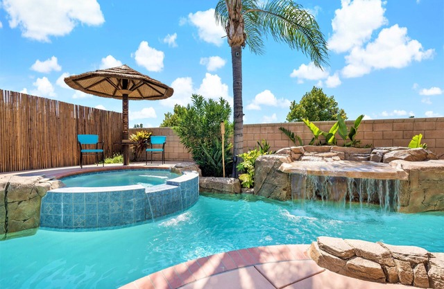 Blue Lagoon Oasis - Pool - Firepit - Close to Wineries