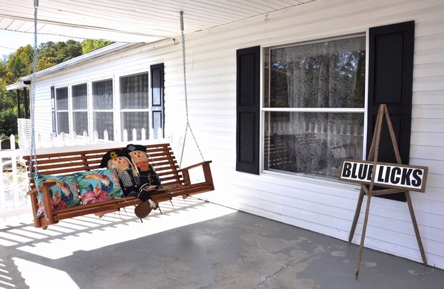 BLUE LICKS BUNGALOW-Next to Blue Licks State Park
