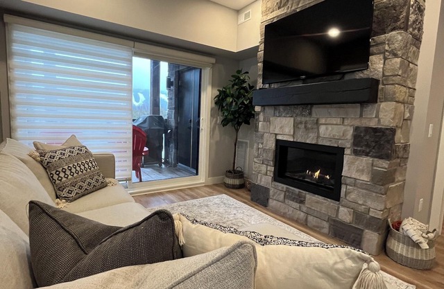 Blue Mountain Village Condo w/ Pool - Steps from Scandinave!