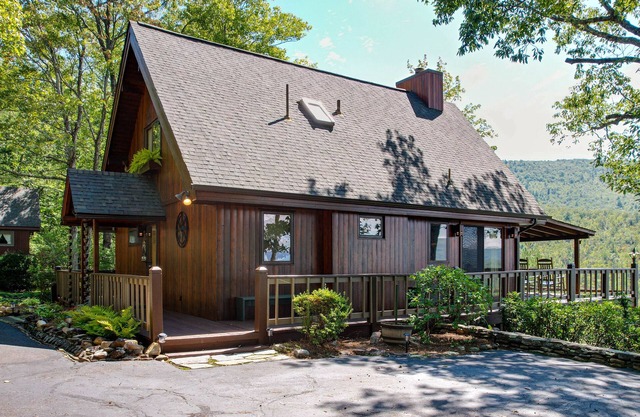 BLUE RIDGE HIDEAWAY - Come to a 2bd/2bath cozy cabin retreat in the mountains!