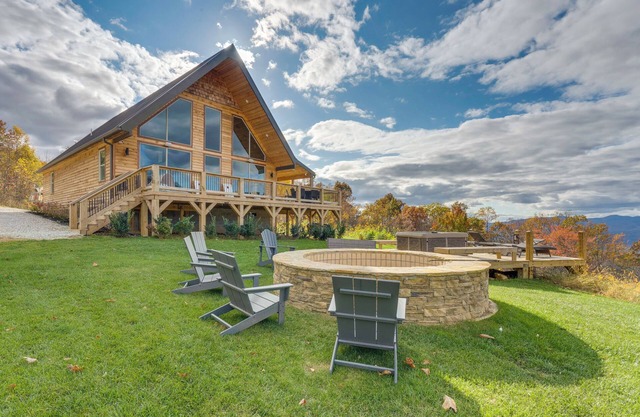 Blue Ridge Mountain-View Cabin w/ Hot Tub & Deck!
