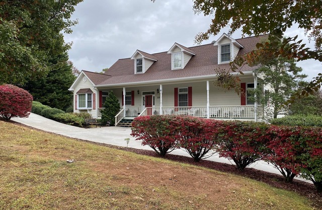Blue Ridge Mountains Golf and Lake Retreat