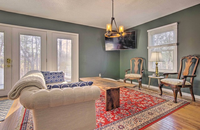 Blue Ridge Retreat w/ Mountain Views & Deck