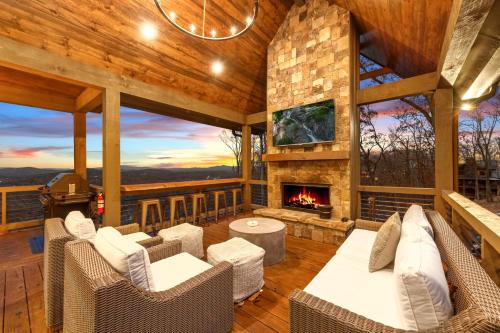 Blue Run Cabin - Luxury Retreat Blue Ridge Heights - Hot Tub, Movie Theater, Game Room, Fire Pit, Mountain Views - Blue Ridge, G