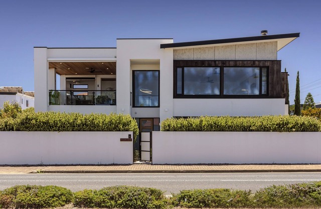 Blue Sea / Sun Sand Surf: Henley Beach Luxe / 4BR