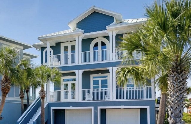 Blue Sound: Gorgeous LARGE, PRIVATE HOME in Gated Beach Community