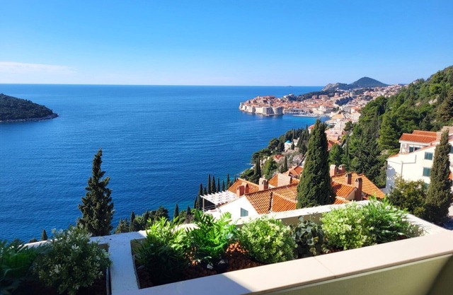 Blue Star Apartment with balcony and sea view
