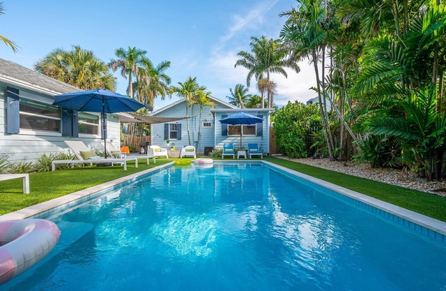 Chic Flamingo Park Retreat w/ Pool & Cottage!