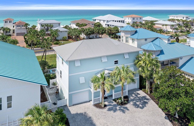 Blue Water Escape - Crystal Beach, vue sur le golfe, piscine privée et communautaire, à pied de la plage et des restaurants!