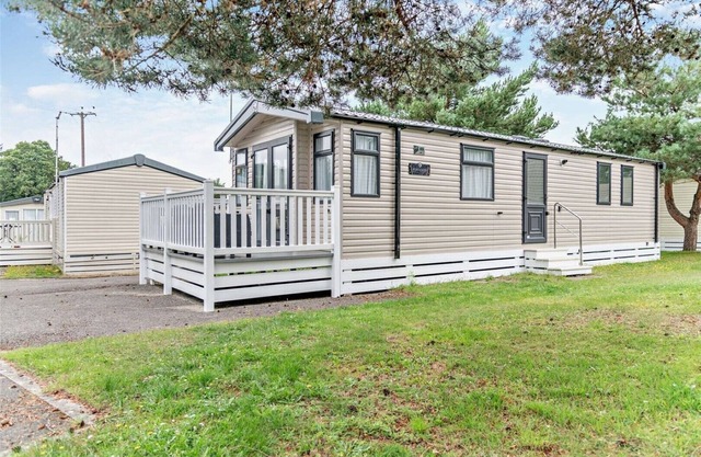 Bluebell Holiday Home Dorset is a modern 2 bedroom, 6 berth holiday caravan