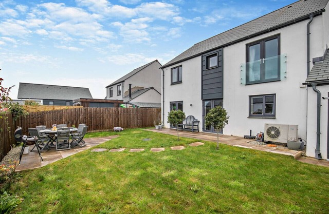 Bluebell House - Four Bedroom House, Sleeps 8