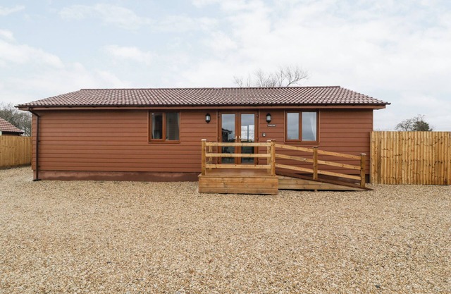 BLUEBELL LODGE, MEADOW VIEW LODGES, family friendly in Brean