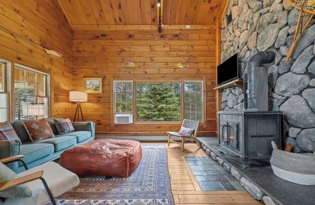 Blueberry Cottage on the Ocean!