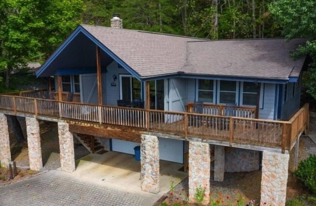 Bluebird at Springdale: Resort Home with Golf Course and Pool Access!