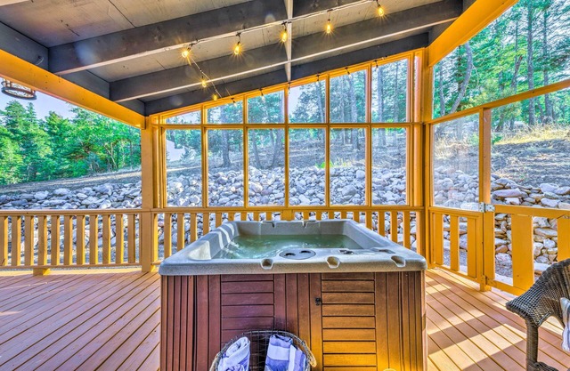 NEW! ‘Bluebird Pines’ Cabin w/ Gas Fire Pit & View