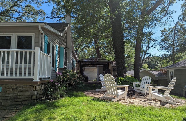 BLUEGILL COTTAGE l Steps Away to Spring Lake! l Swim, Kayak, S'mores