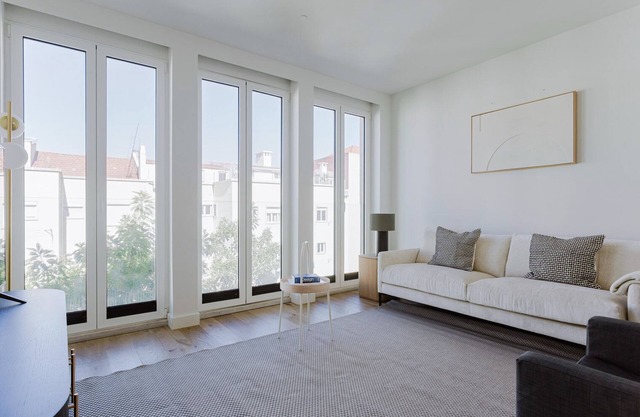 Blueground | Alvalade 2bd apartment