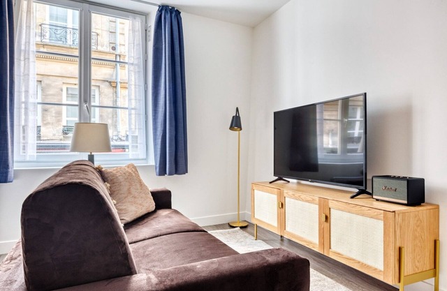 Blueground | Beaubourg/Marais, furnished, nr Seine