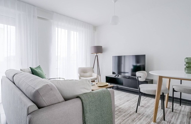 Blueground | Seefeld, elev, balcony, 3 min to lake