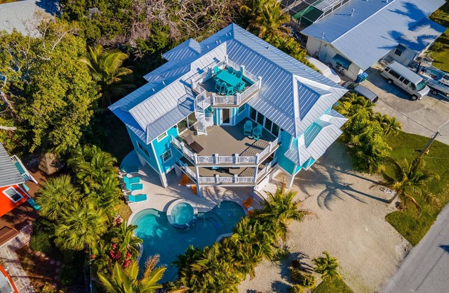 Bluetique: Monthly luxury beach home, private pool, rooftop deck