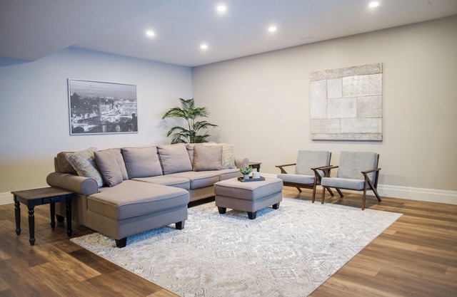 Bluewater Bungalow - Custom Cottage nestled between Grand Bend & Bayfield