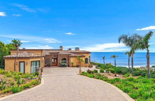 Bluff Property - Compound w/ Infinity Pool, Ocean Views & Guest House