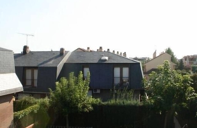 BOADILLA: BEL APPARTEMENT AVEC PISCINE