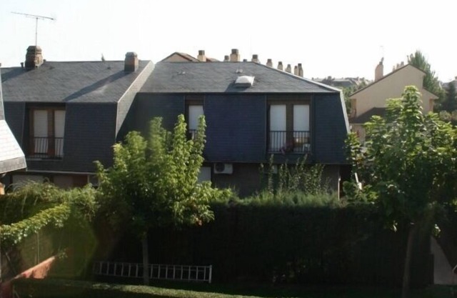 BOADILLA: BELLE MAISON AVEC PISCINE