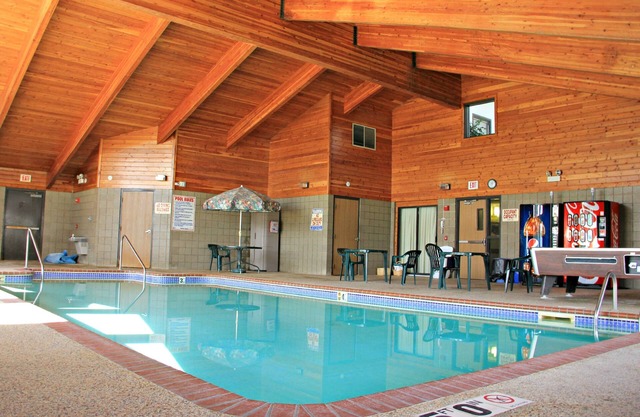 Boarders Inn & Suites by Cobblestone Hotels - Wautoma