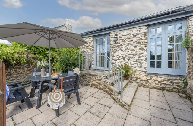 Boasting idyllic views across countryside vistas, Blackberry Barn provides a relaxing space for you
