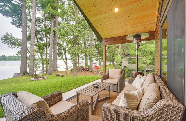 Boat Dock, BBQ & Fireside Fun: Clam Lake Cabin