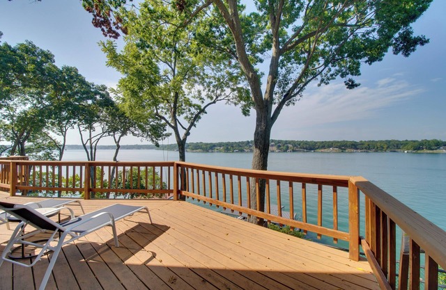 Boat Dock + Waterfront Patio: Grove Hideaway!