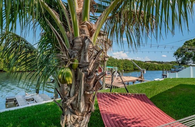 Paradise de pêche, bateau inclus juste derrière la porte arrière
