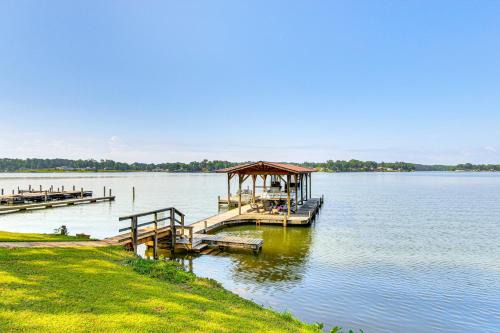 Boat Ramp and Dock Lake Greenwood Getaway!
