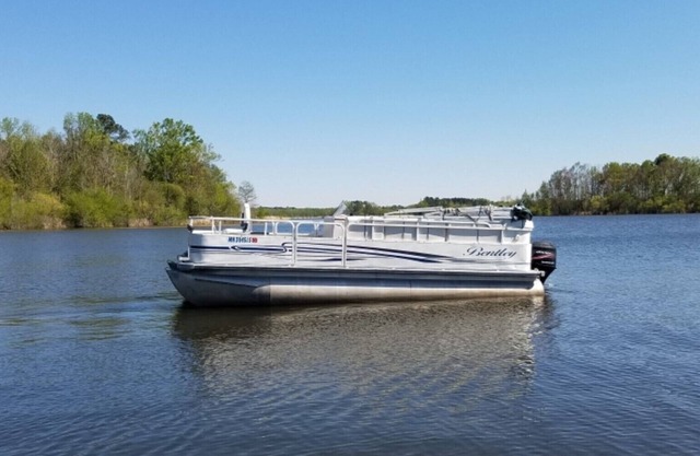 BOAT Rental Only - Bentley Pontoon with new Garmin electronics