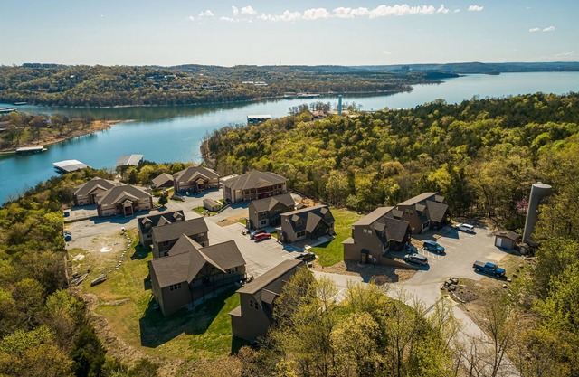 Whiskey River Lodge --- Table Rock Lake Drap de bateau inclus !!! Belles Lakeviews!