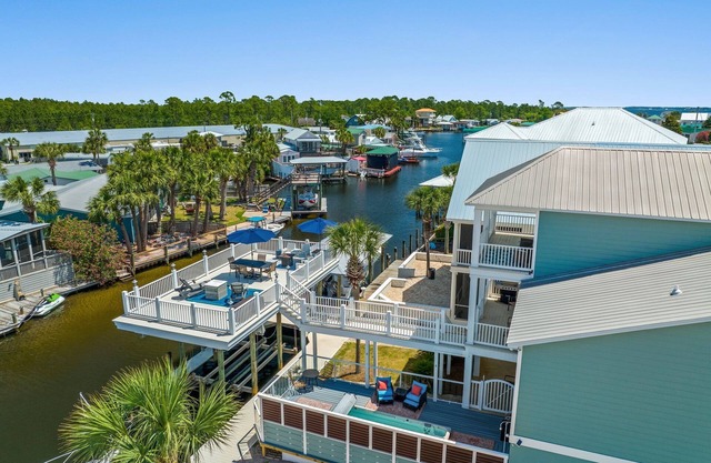 🛥️ Boat slip ✔️ Swim/Spa ✔️ Pet Friendly🐾truly a one-of-a-kind vacation! 🏖️