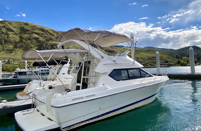 Live-Aboard Boat Experience on Lake Chelan, Clubhouse Access, Small Dog, Propane Grill