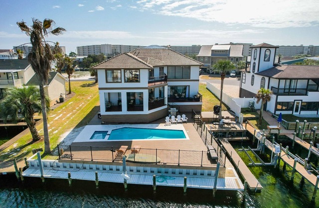 Boater's Beach House in Paradise on the Water - Ocean Access - Sleeps 12