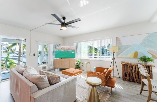 Boca Coastal Waterfront Stay - 2BR 2BA - Pool, Gym, Parking, Walk to Beach