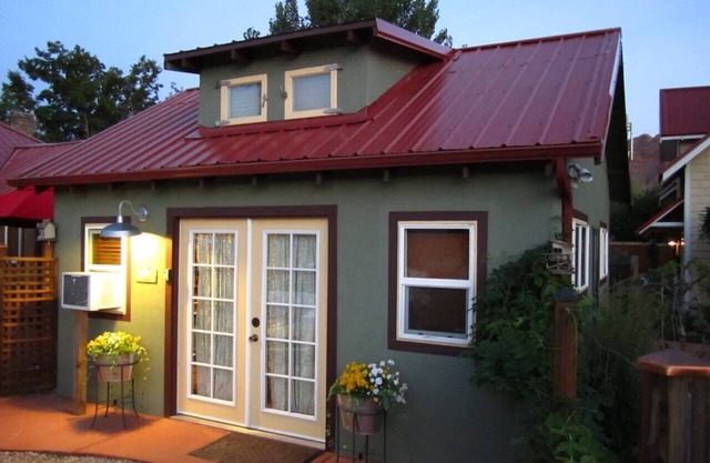 Bogie's Bungalow-Hot Tub, Downtown, 2nd Bathroom